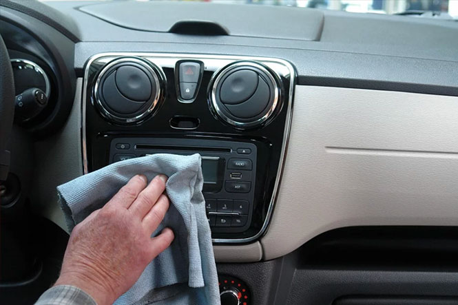 Comment nettoyer l'écran tactile d'un véhicule ? - Wash