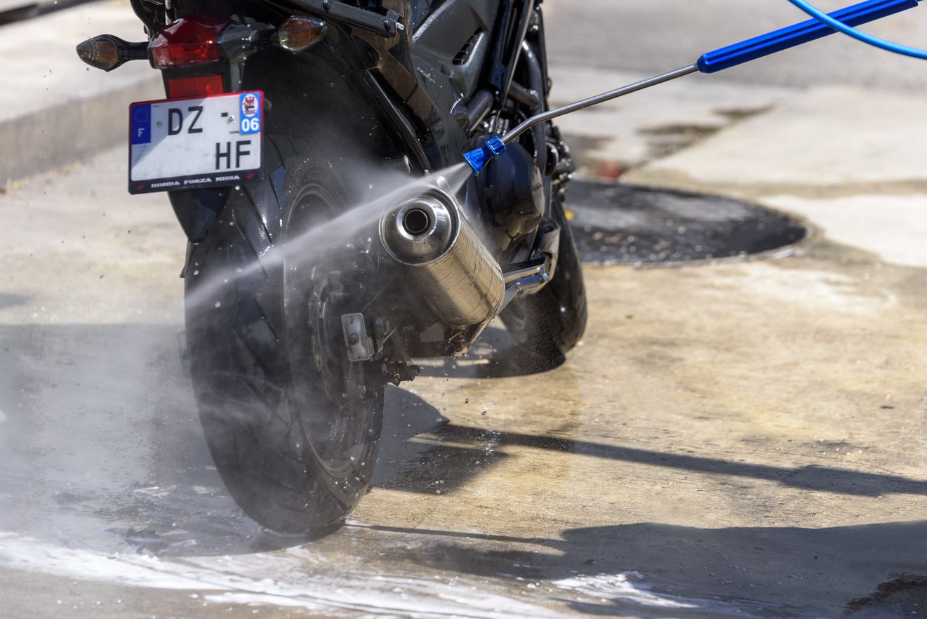 Nettoyer sa moto : ce qu'il faut savoir pour bien Laver son 2-Roues · AXA  Passion