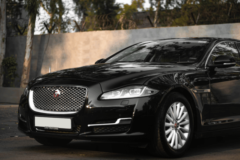 Comment laver et entretenir une voiture noire ?