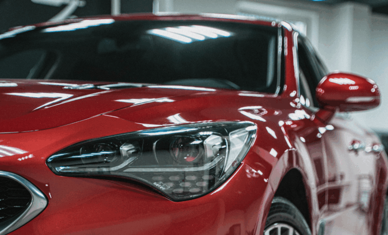 Quand et comment nettoyer ses phares de voiture ?