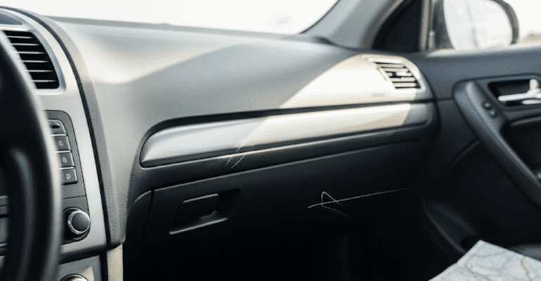 Comment enlever les rayures sur les plastiques intérieurs de la voiture ?