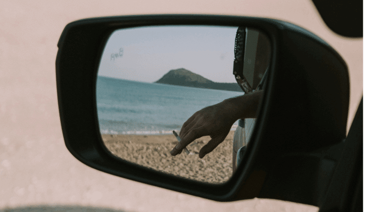 Comment bien nettoyer une voiture qui sent la cigarette ?