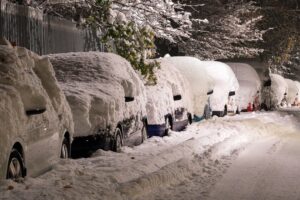 Comment enlever la neige sur une voiture ?