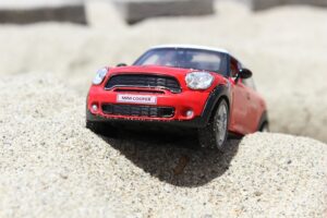 Les astuces pour se débarrasser du sable dans une voiture